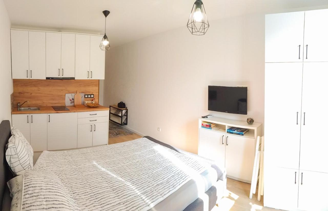 Loli'S Beach Studio Burgas Exterior photo