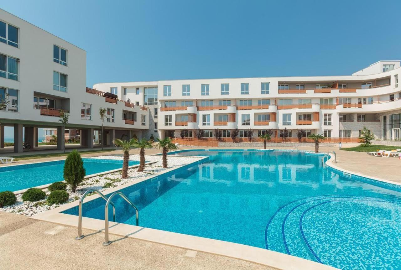 Loli'S Beach Studio Burgas Exterior photo