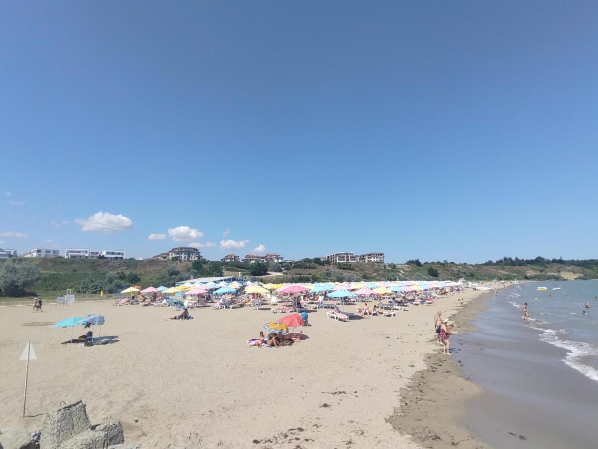 Loli'S Beach Studio Burgas Exterior photo